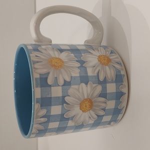 Coffee cup, coffee mug,  fun cute gingham background and daisies summertime mug